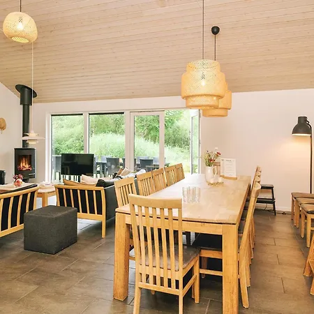 17 Person In Feriehus *